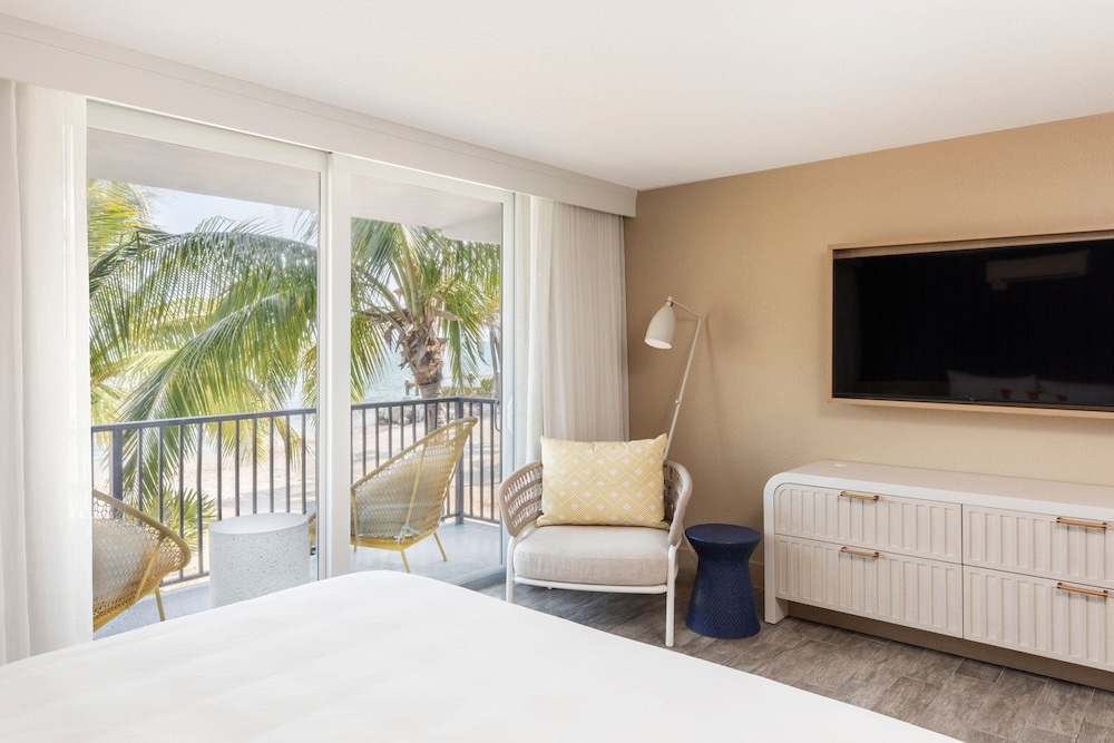 1 Bedroom Suite, 1 King, Cove Oceanview, Sofabed, Balcony - Adults Only At The Cove