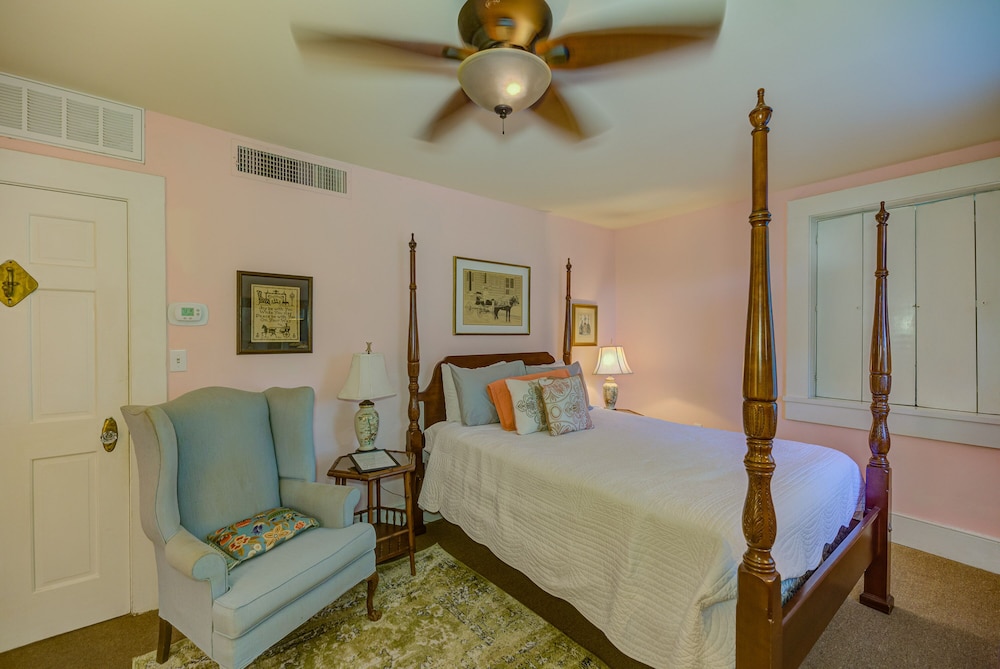 Little Annie Room photo 1