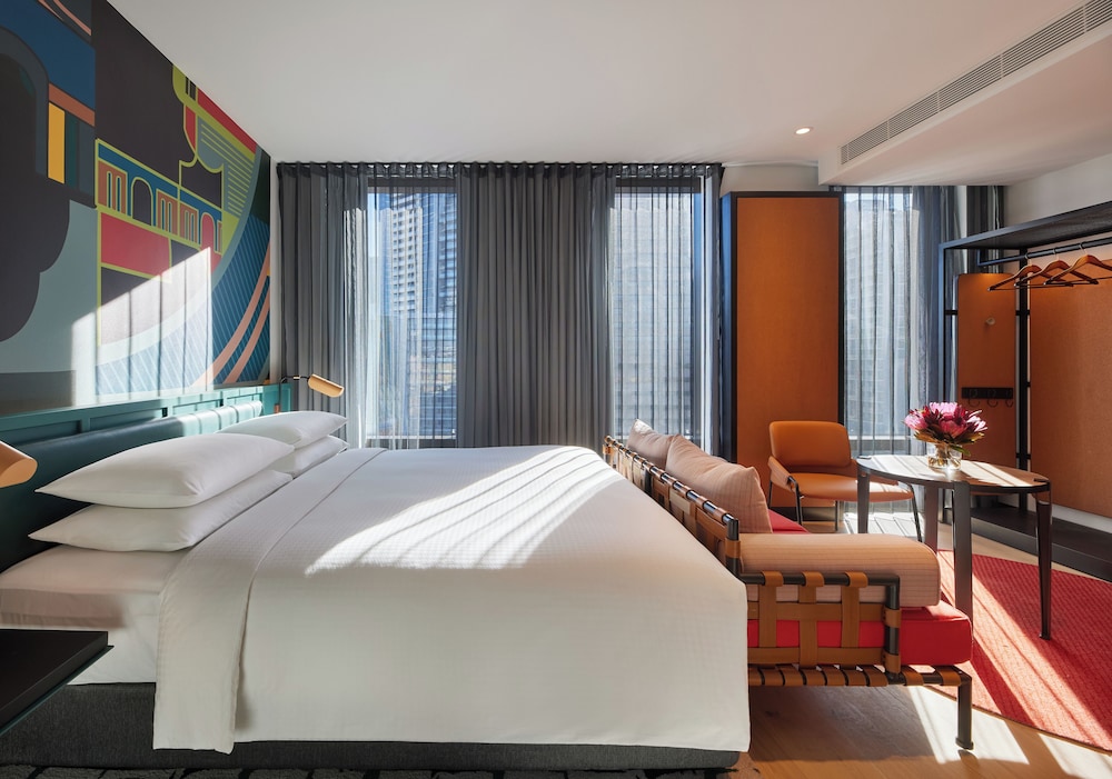 Deluxe Room, 1 King Bed photo 1