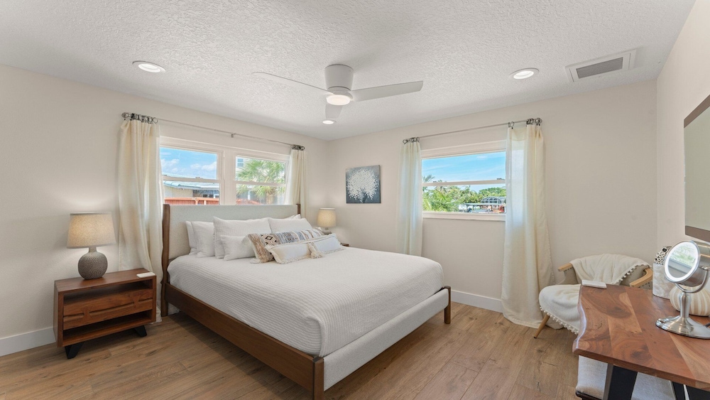 House (4 Bedrooms) photo 2