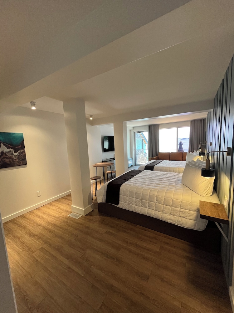 Deluxe Room, 2 Queen Beds, Non Smoking, Lake View photo 2