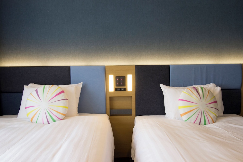 Standard Twin Room, Non Smoking (2 beds) - Photo 8