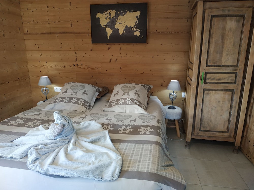 Deluxe Room - Photo 9