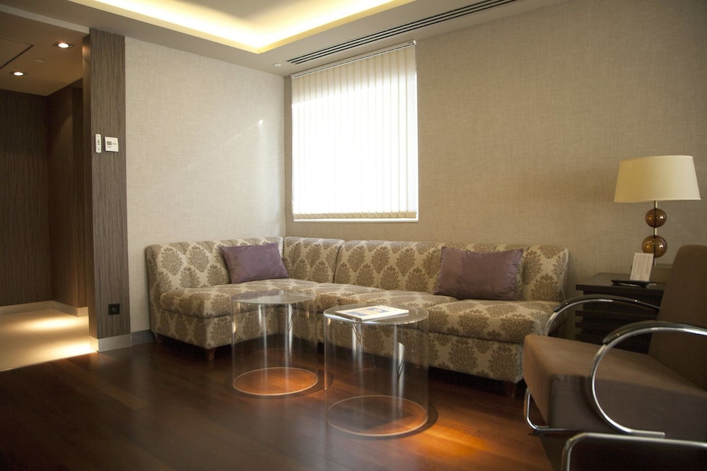 Suite - Photo 7