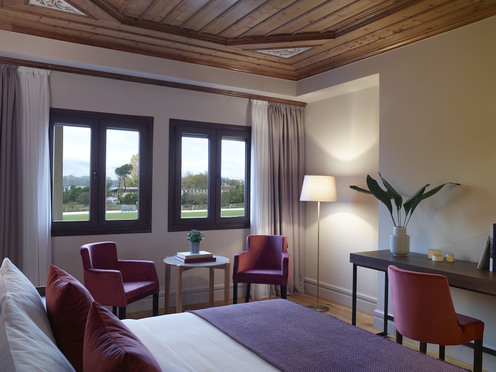 Superior Room, Partial Lake View