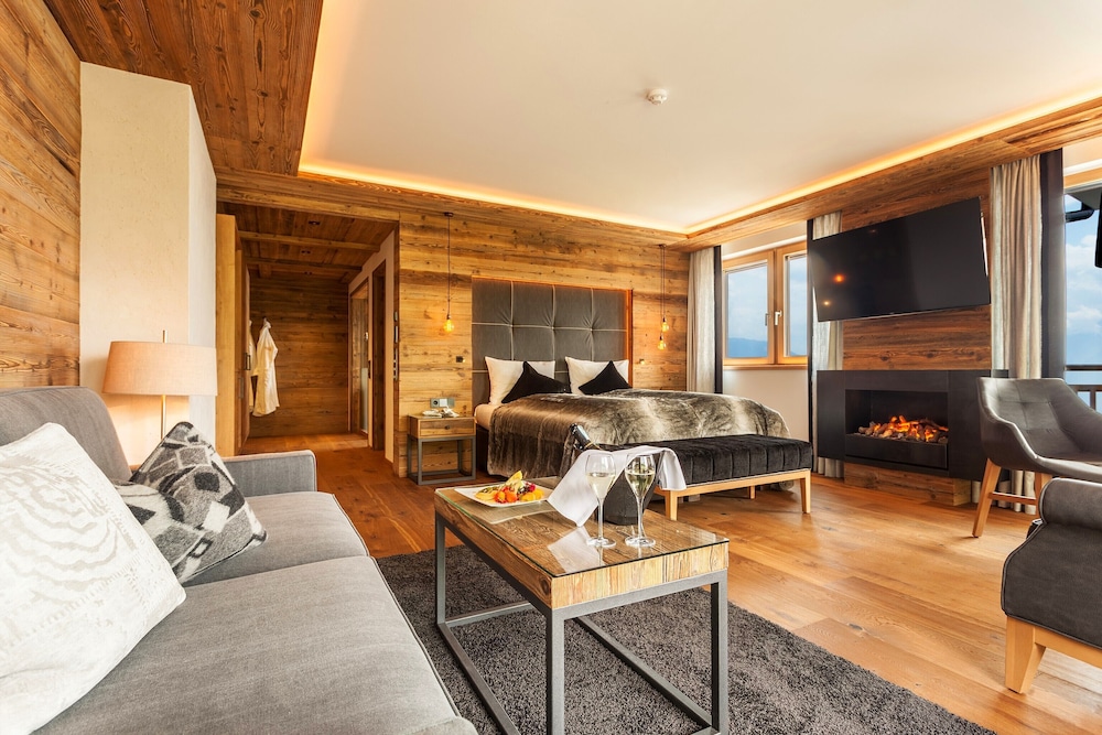 Deluxe Suite, Balcony, Mountain View photo 2
