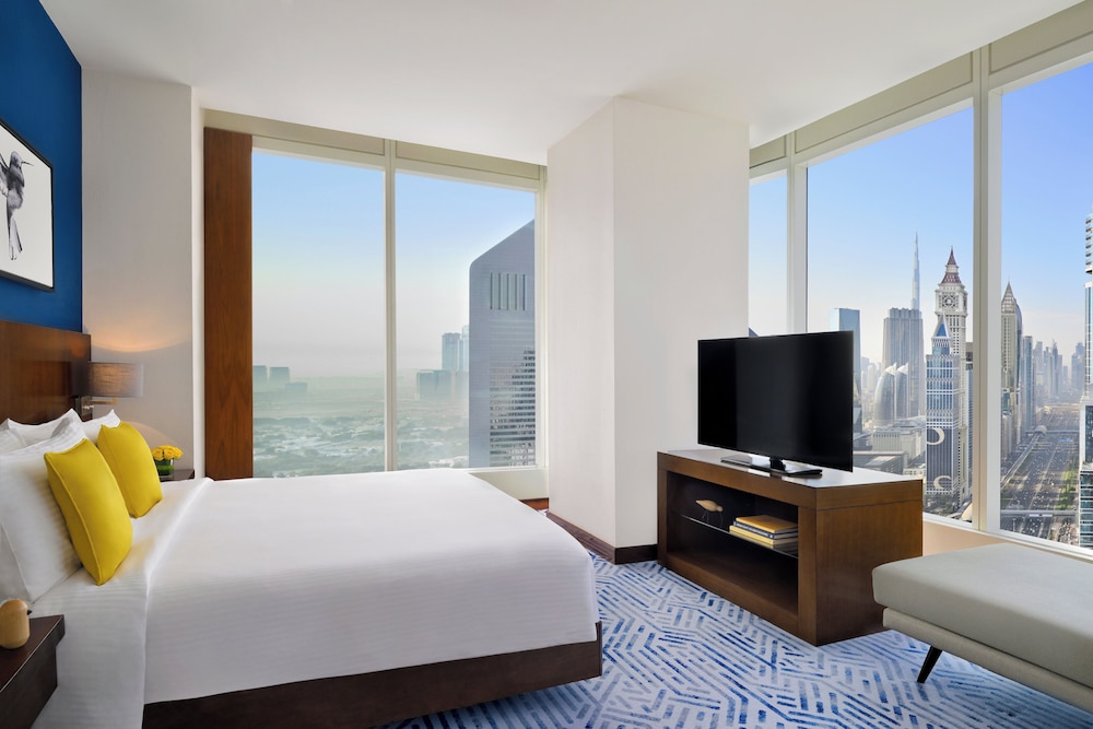 Club Room, 1 King Bed (Club Room Skyline View)