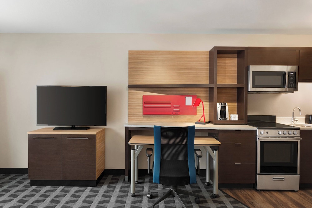 Suite, 1 Bedroom (Mobility/Hearing Access, Roll-in Shwr) photo 1