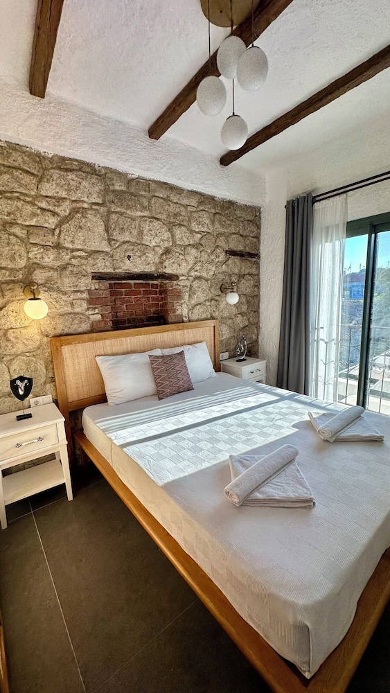 Classic Suite, 1 King Bed, Garden View