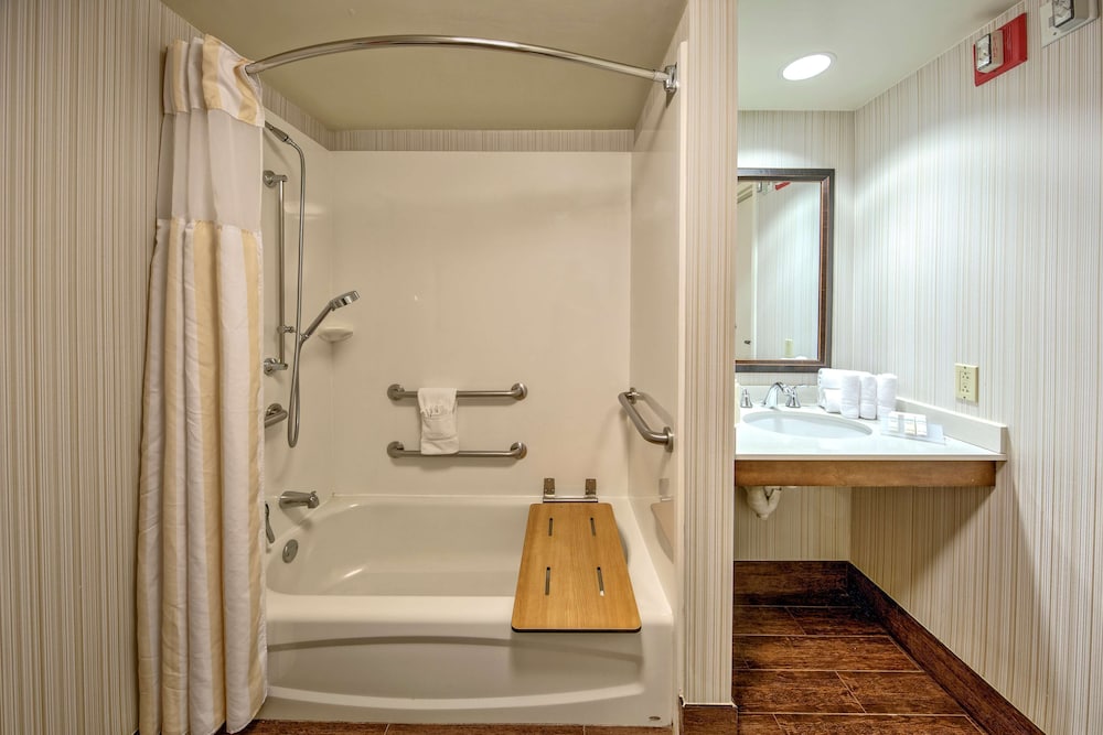 Room, Accessible - Photo 7