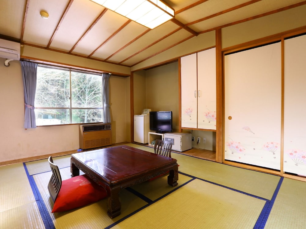 Japanese-Style Economy Room with Private Toilet photo 1