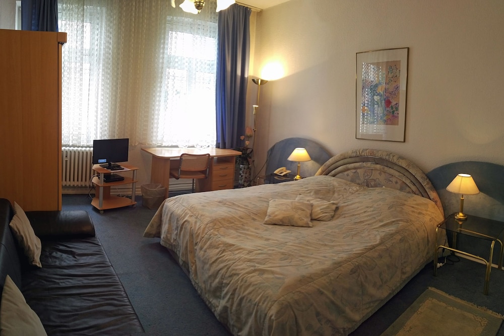 Business Triple Room, 1 Queen Bed with Sofa bed photo 1