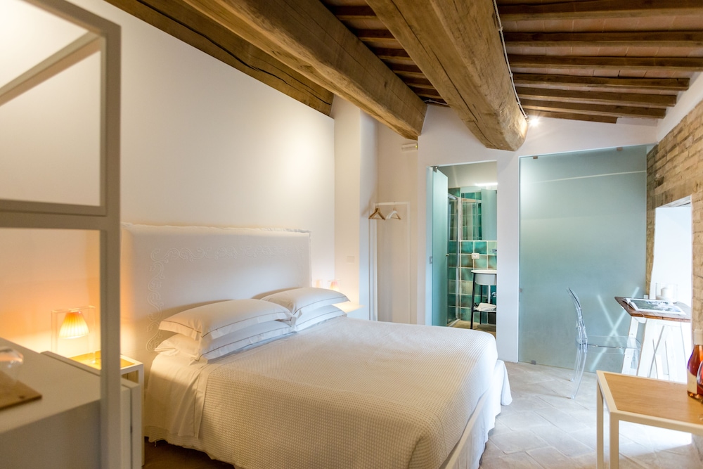 Deluxe Double Room (Chimera)