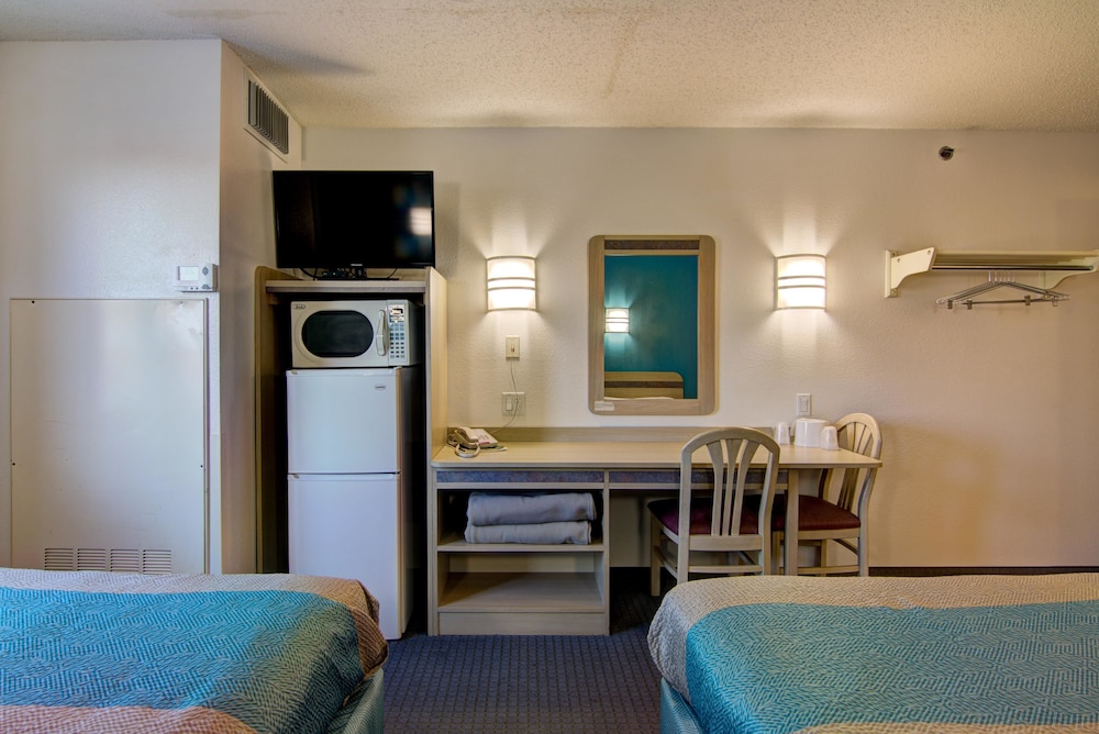 Standard Room, 2 Double Beds, Non Smoking, Refrigerator & Microwave - Photo 3