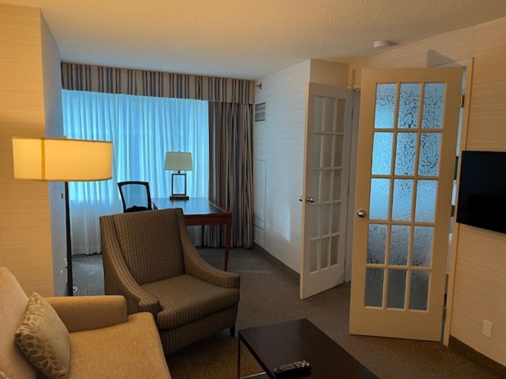 Deluxe Suite, Multiple Beds - Photo 8