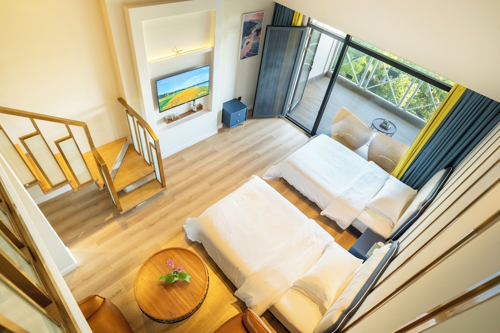 Riverside Duplex Suite with Balcony photo 2