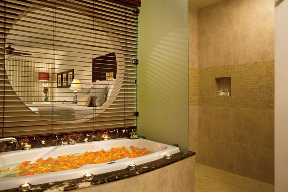 Junior Suite Ocean View King