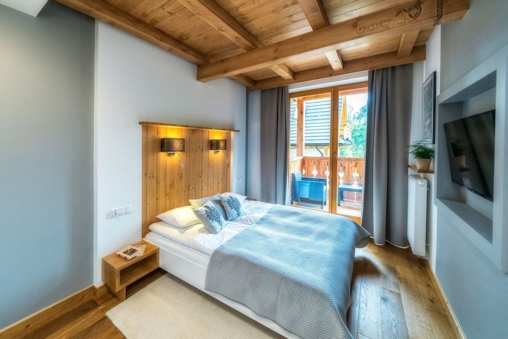 Executive Apartment (109 with SPA, Pool access)