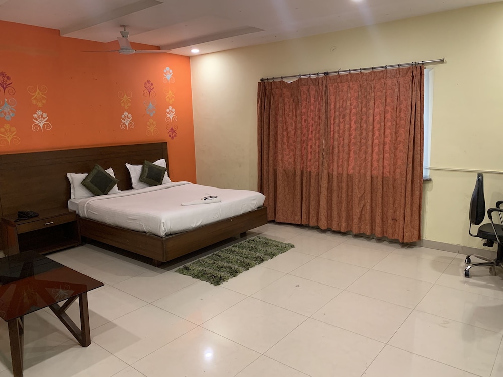 Luxury Double Room, 1 King Bed, Non Smoking, Hill View