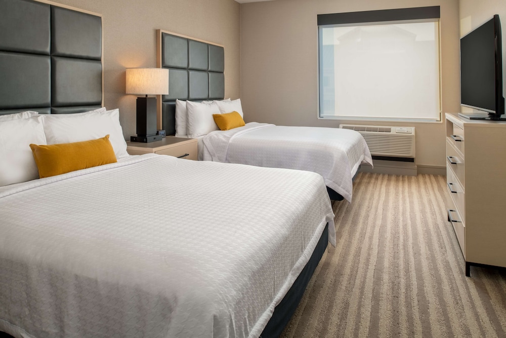 Suite, 2 Queen Beds, Accessible (Roll-In Shower, Mobility & Hearing) photo 3