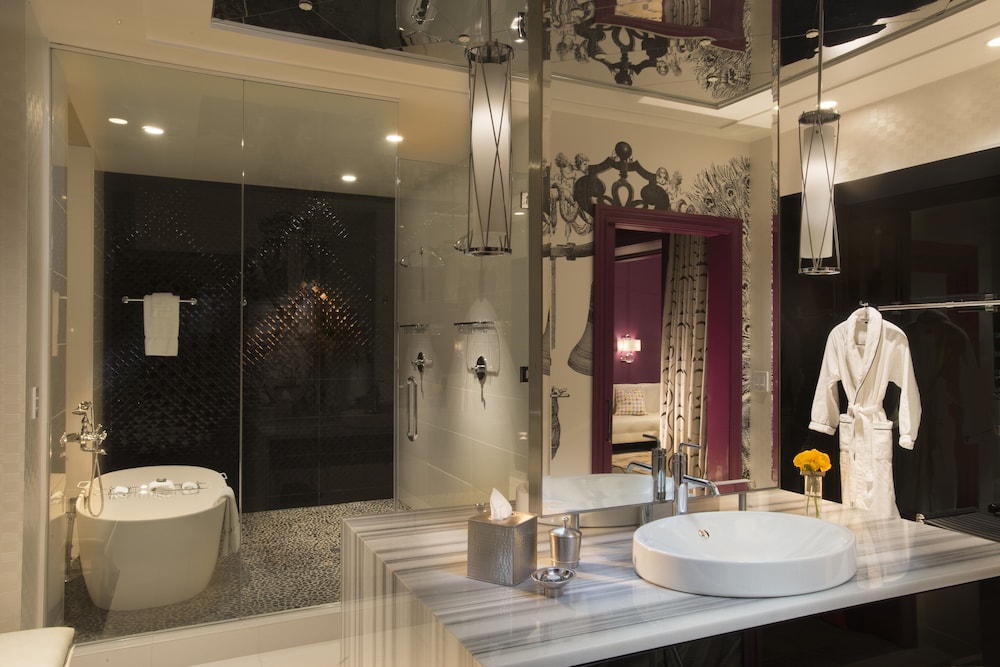 Presidential Suite thumbnail 5