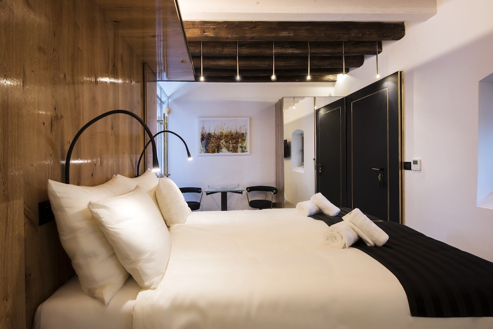 Standard Double Room, 1 King Bed photo 2