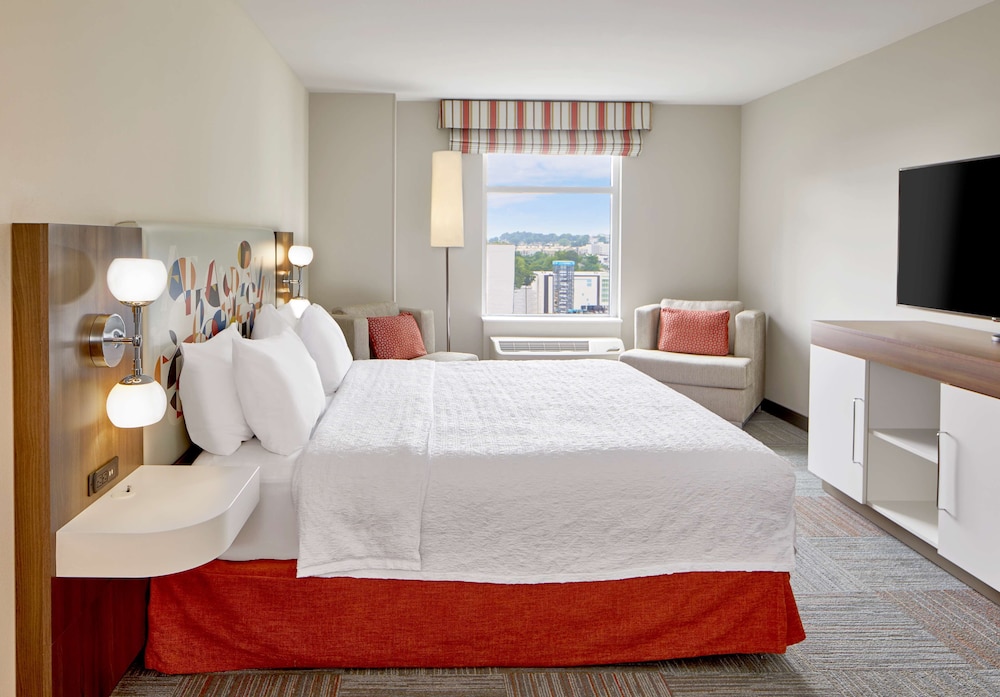Suite, 1 King Bed, Accessible - Photo 1