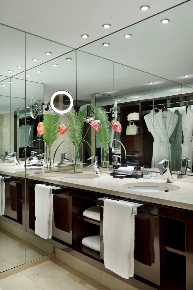 Executive Suite (Regency) thumbnail 6