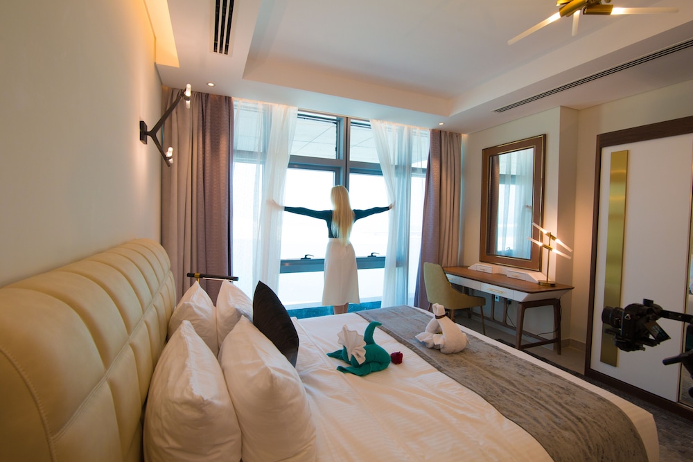 One-Bedroom Apartment - Photo 2