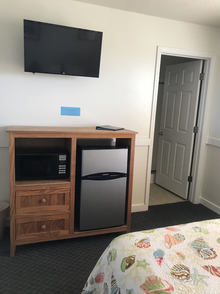 Basic Room, 1 Queen Bed photo 2