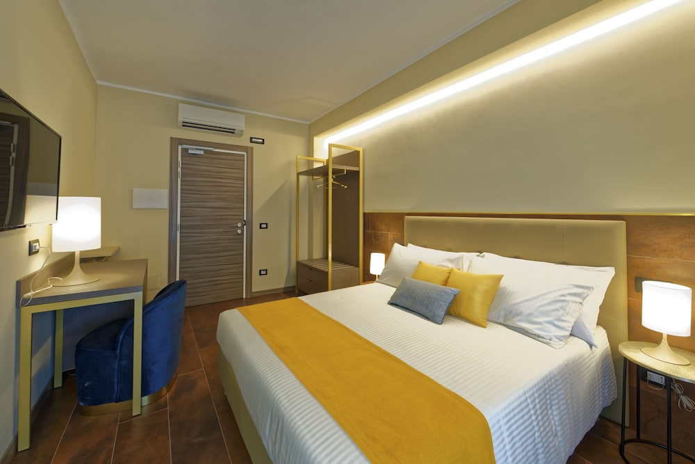 Deluxe Double Room (CAMERA 3 RR)