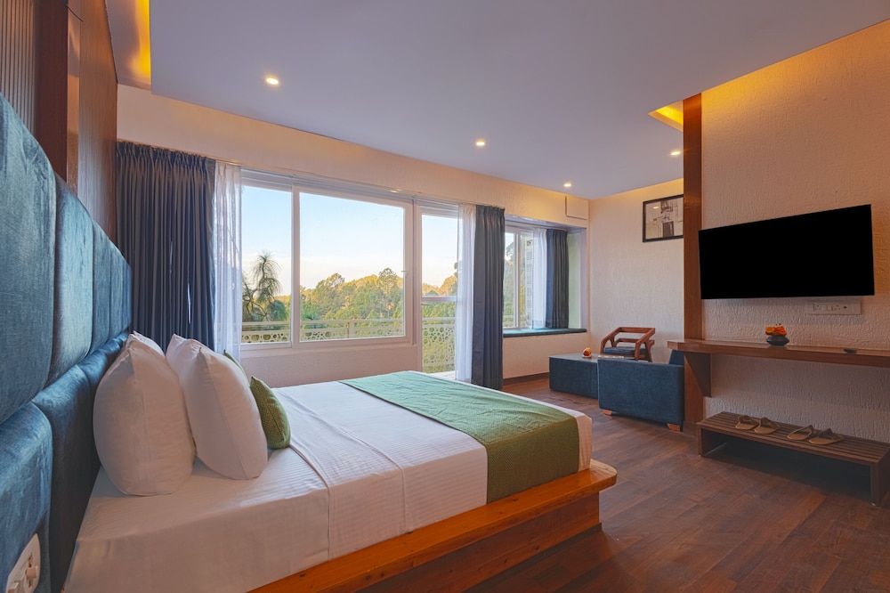 Valley View Room with Balcony photo 3