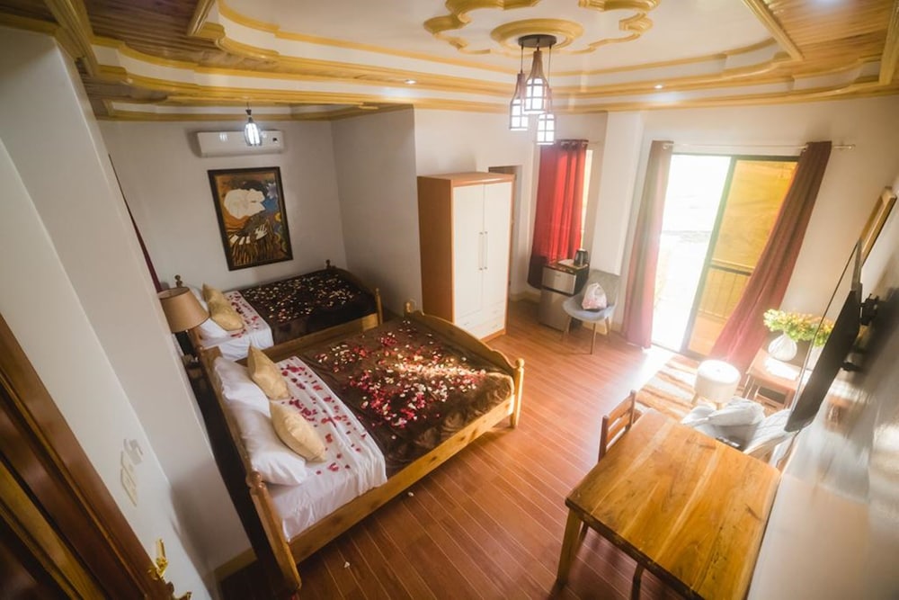 House, 5 Bedrooms
