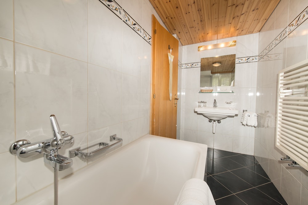Standard Double Room - Photo 7