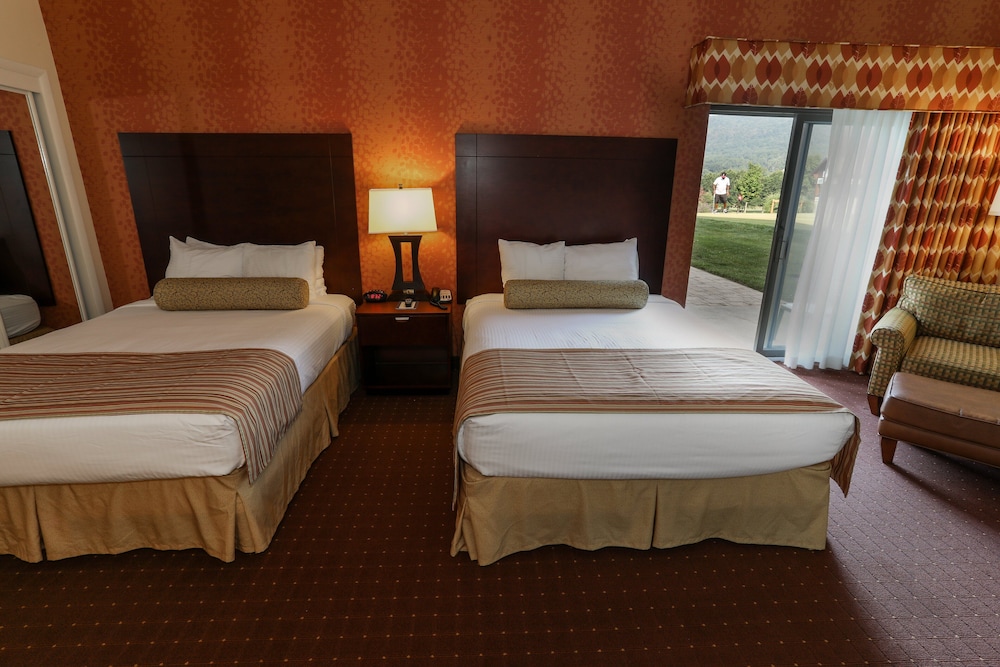 Double Room, 2 Double Beds, Golf View (Fairway) - Photo 2
