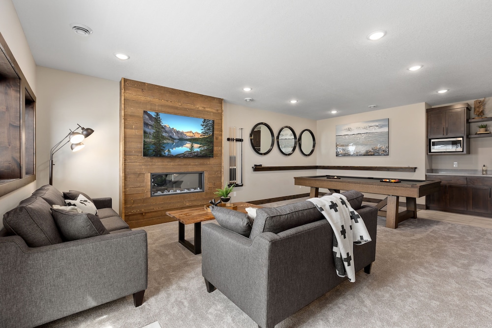 5 Bedroom Lakeview Loft