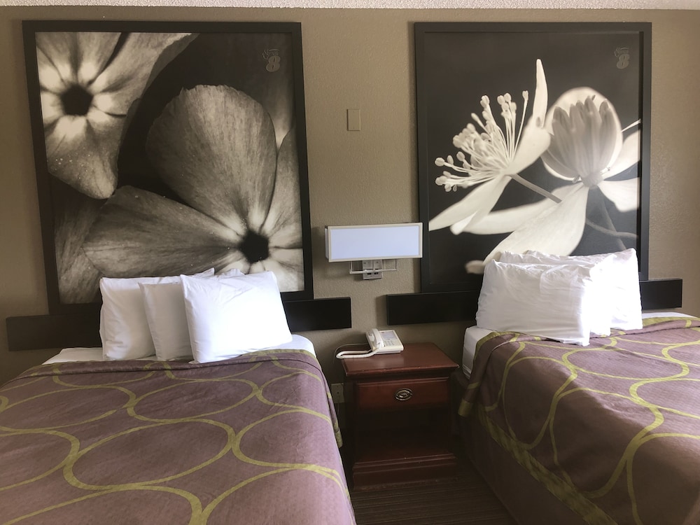 Room, 2 Double Beds, Microwave - Photo 3
