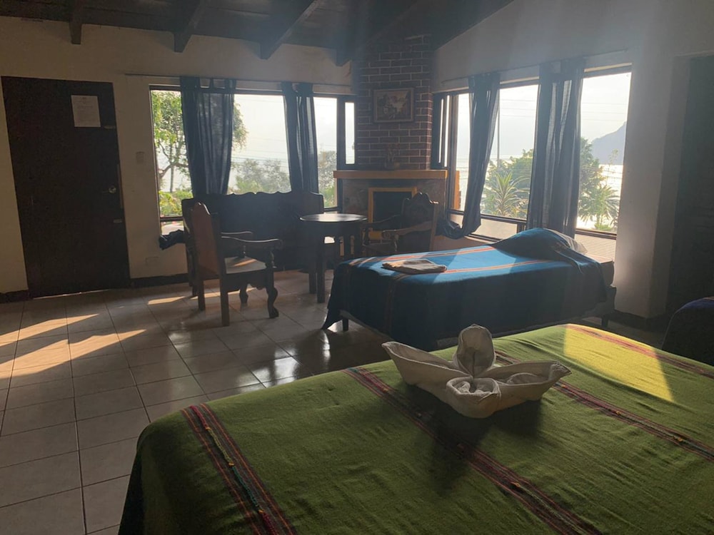 Family Room, Multiple Beds, Lake View