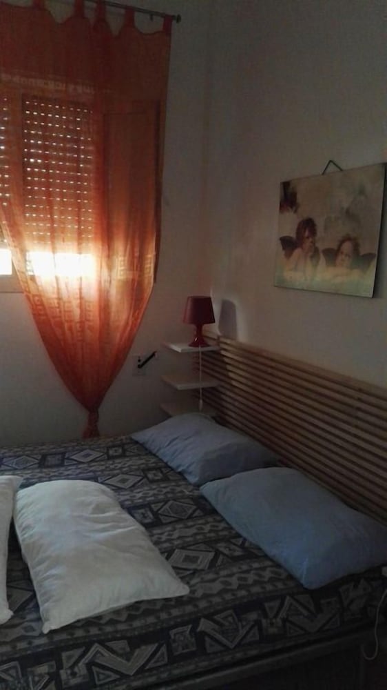 House, 2 Bedrooms, Patio