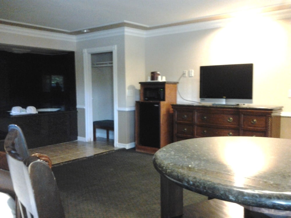 Honeymoon Room photo 1