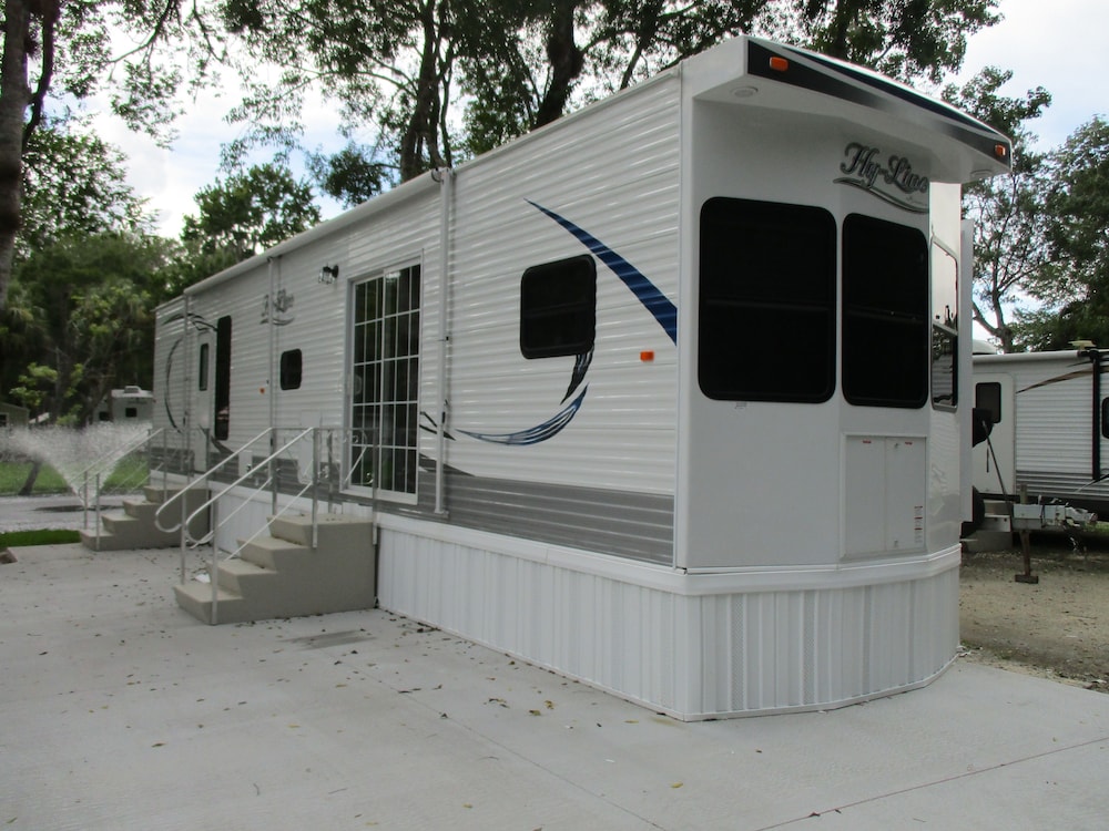 Mobile Home, 2 Bedrooms photo 2
