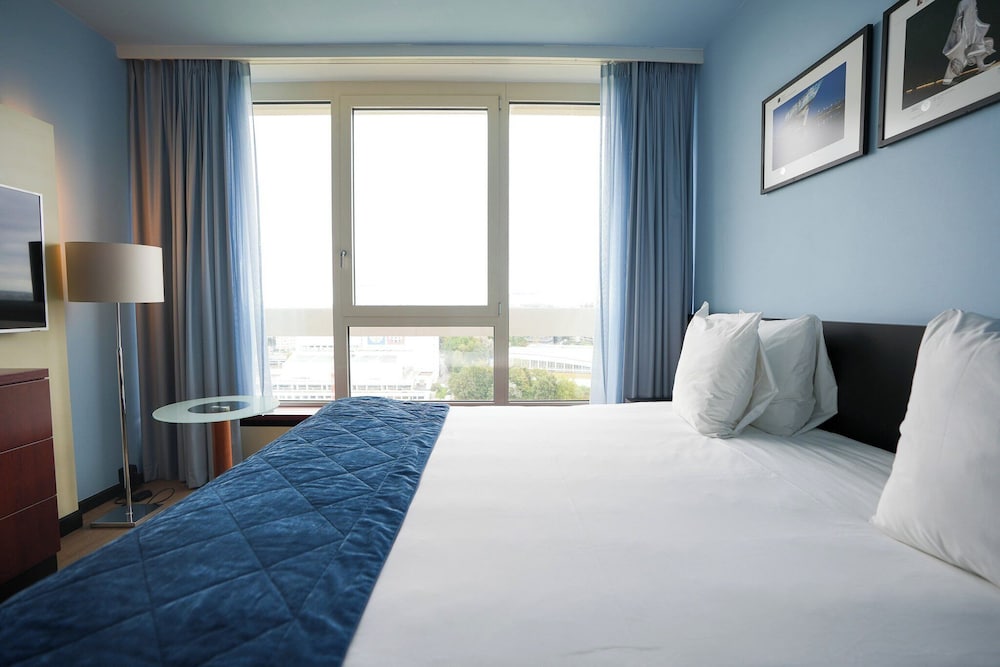 Suite, 1 Bedroom - Photo 4