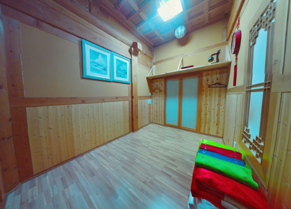 Family Room (Free Korean Traditional Clothes Exp.) photo 3