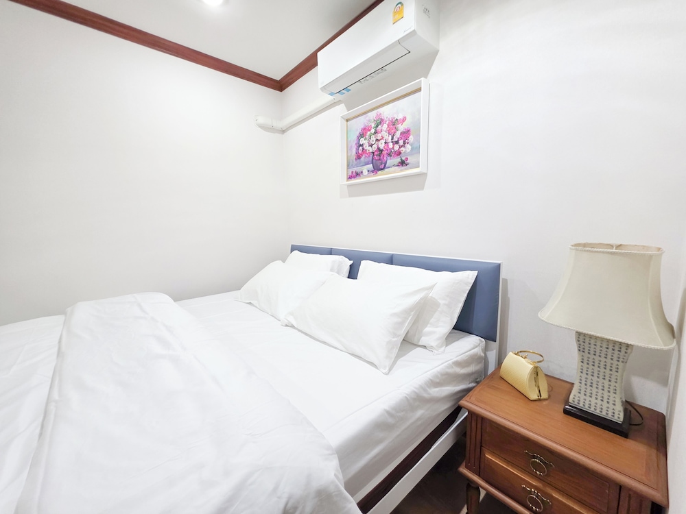 VIP Family Room with Private Bathroom (No Windows) photo 2