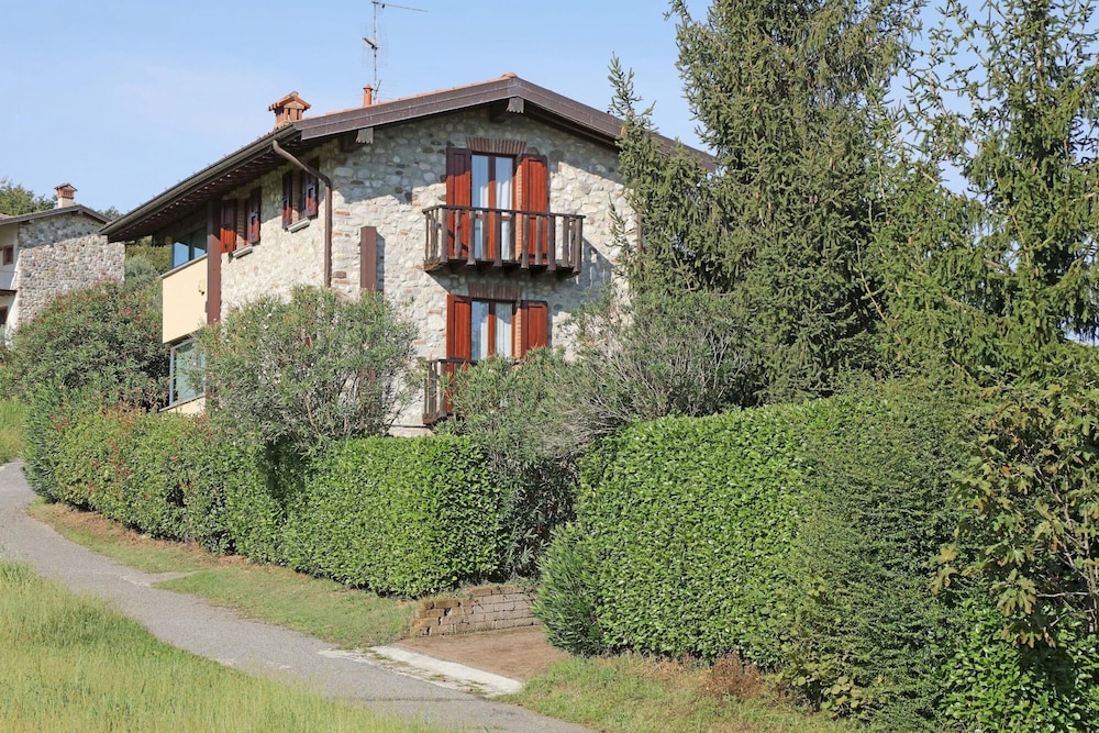 Villa photo 3