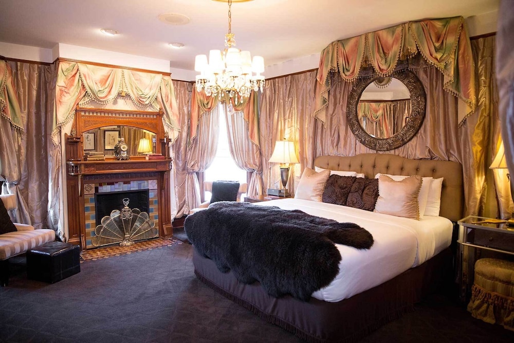 Luxury Suite, 1 King Bed, Fireplace (Champagne) photo 2