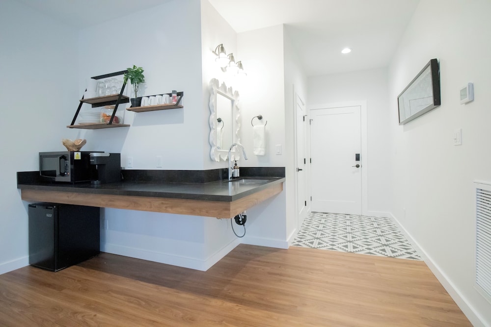 Deluxe Studio Suite photo 2