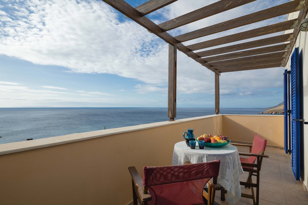 Apartment with Sea View - Photo 6