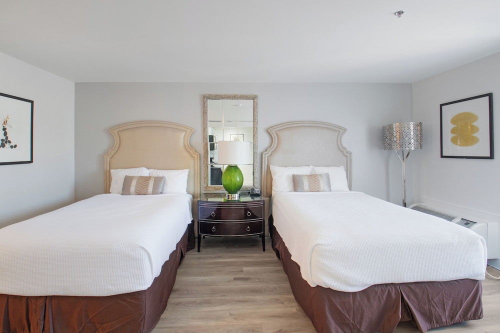 Suite, Multiple Beds (Two Double Beds) - Photo 2