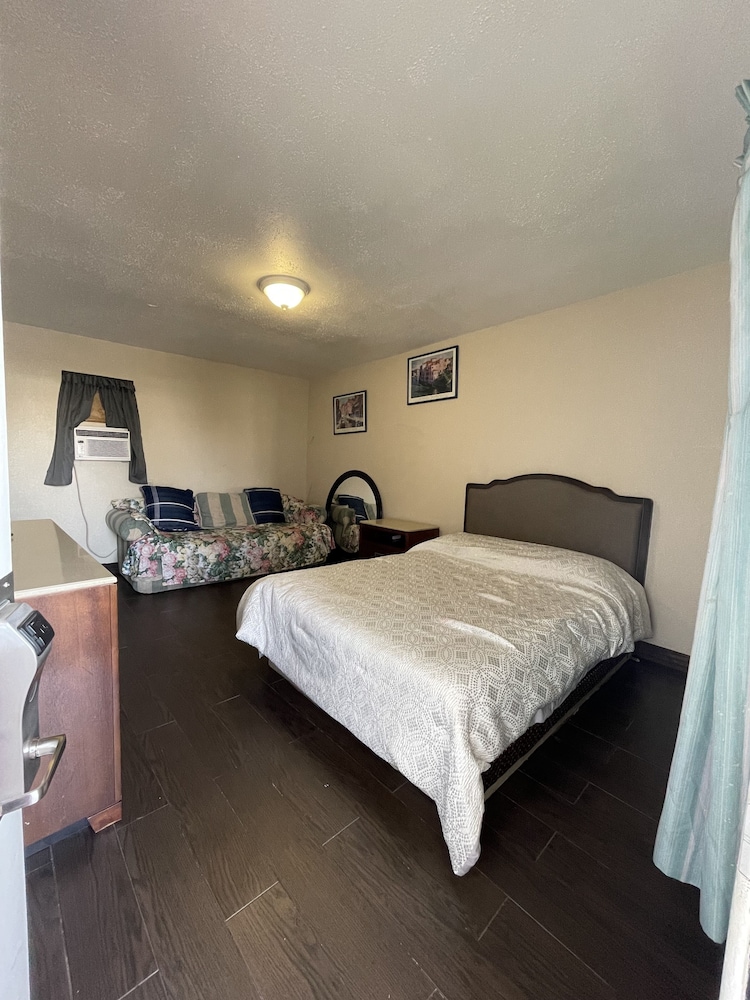 Single Room photo 2
